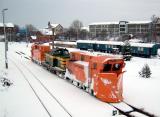 Blick vom Stellwerk auf das ThE-eigene Schneepflug-Gespann, in der Mitte die 21 074, 11.02.2006