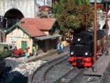 Bahnhof Schichtshöhn: Auf Gleis 2 wartet 99 7234 auf neue Aufgaben